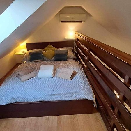 Viktoria Apartman Gyula Bagian luar foto