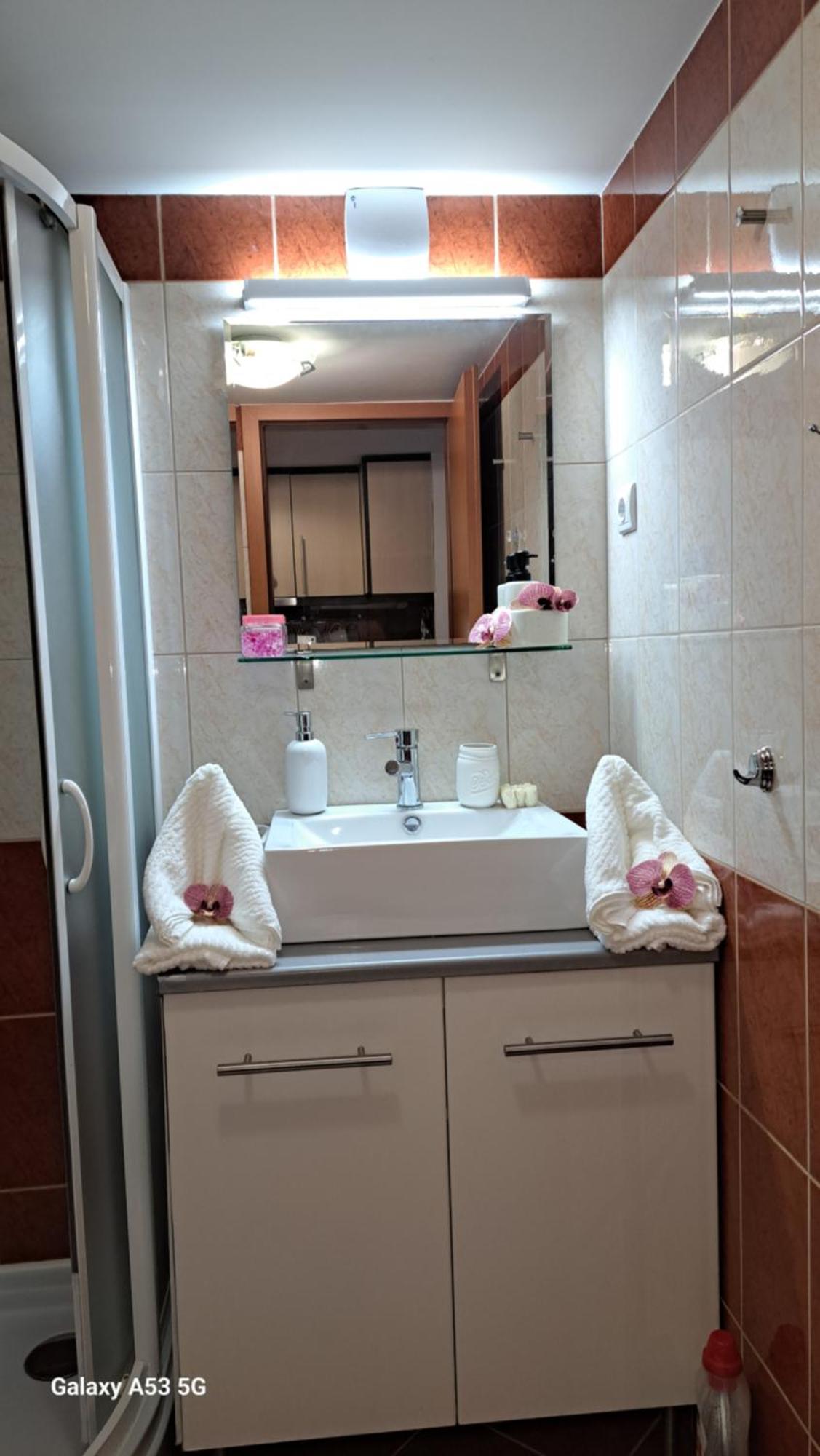 Viktoria Apartman Gyula Bagian luar foto