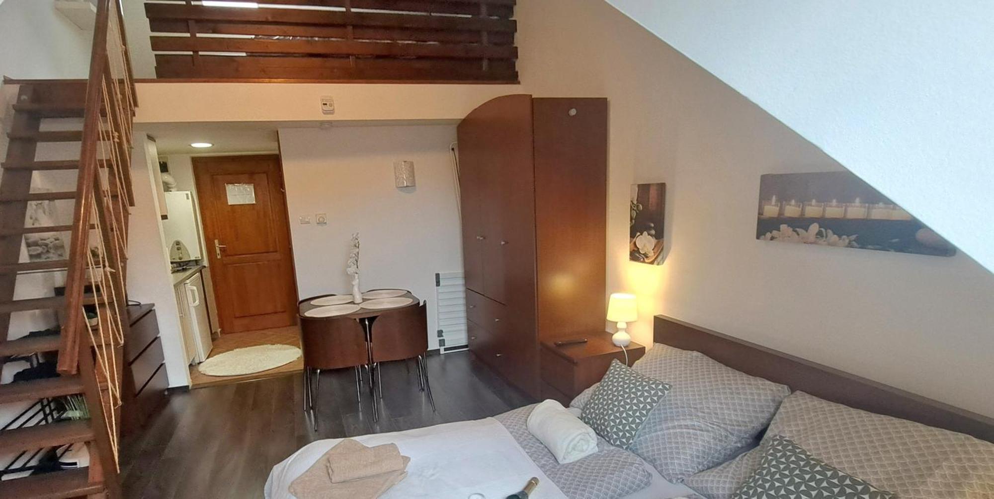 Viktoria Apartman Gyula Bagian luar foto