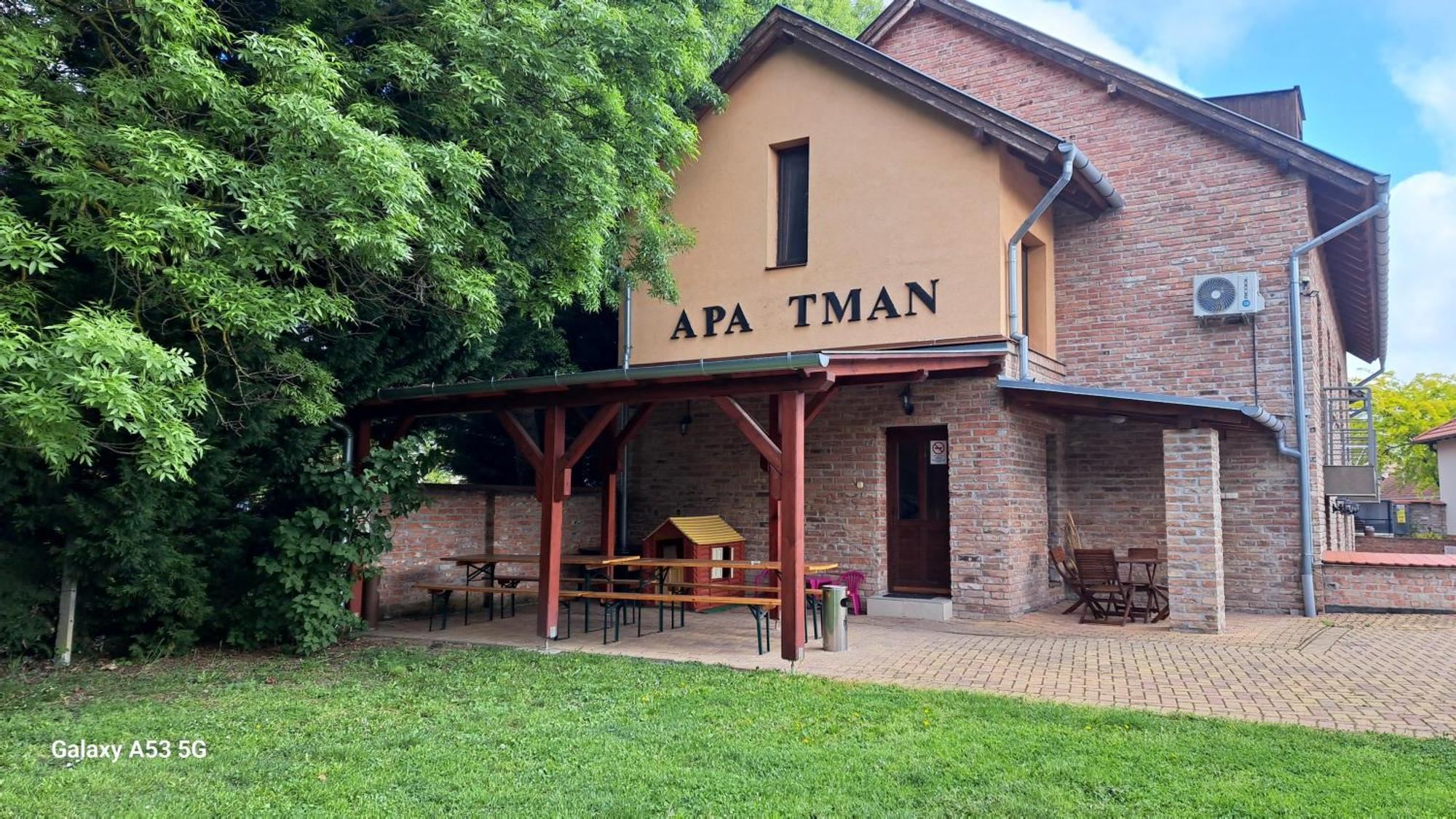 Viktoria Apartman Gyula Bagian luar foto