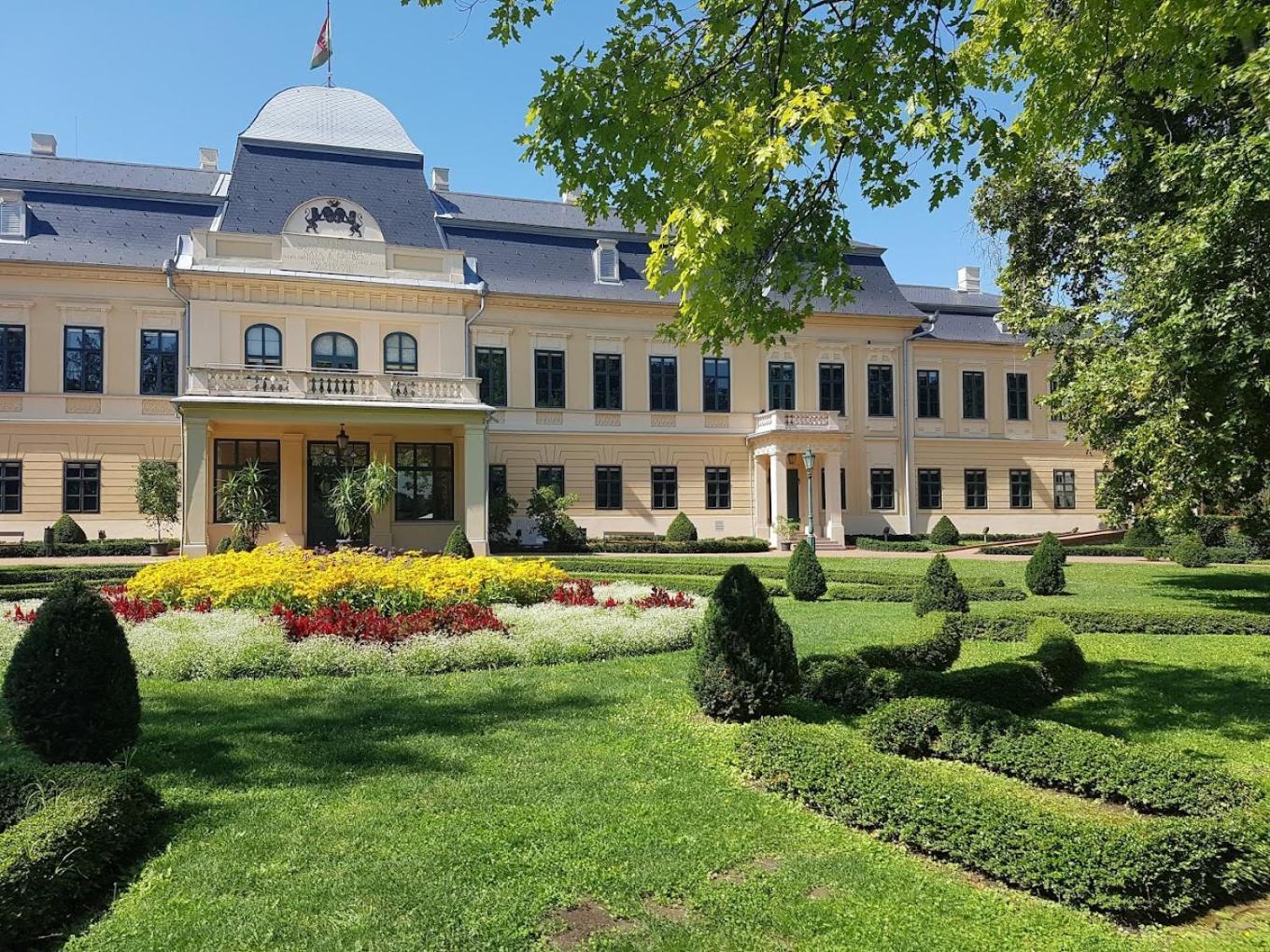 Viktoria Apartman Gyula Bagian luar foto